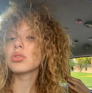 Meet your Posher, Lily